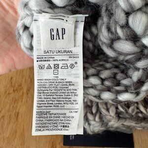 Knit fingerless GAP gloves